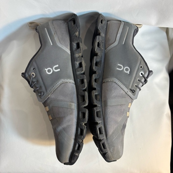 ON CLOUD Sz 10.5 Running Men's Gray Shoes Elastic Laces cushioned Sole - Picture 5 of 9